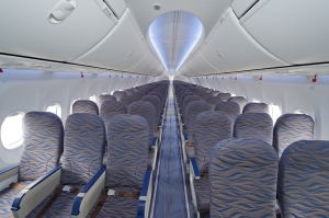 Interior da cabine de passageiros da Fly Dubai